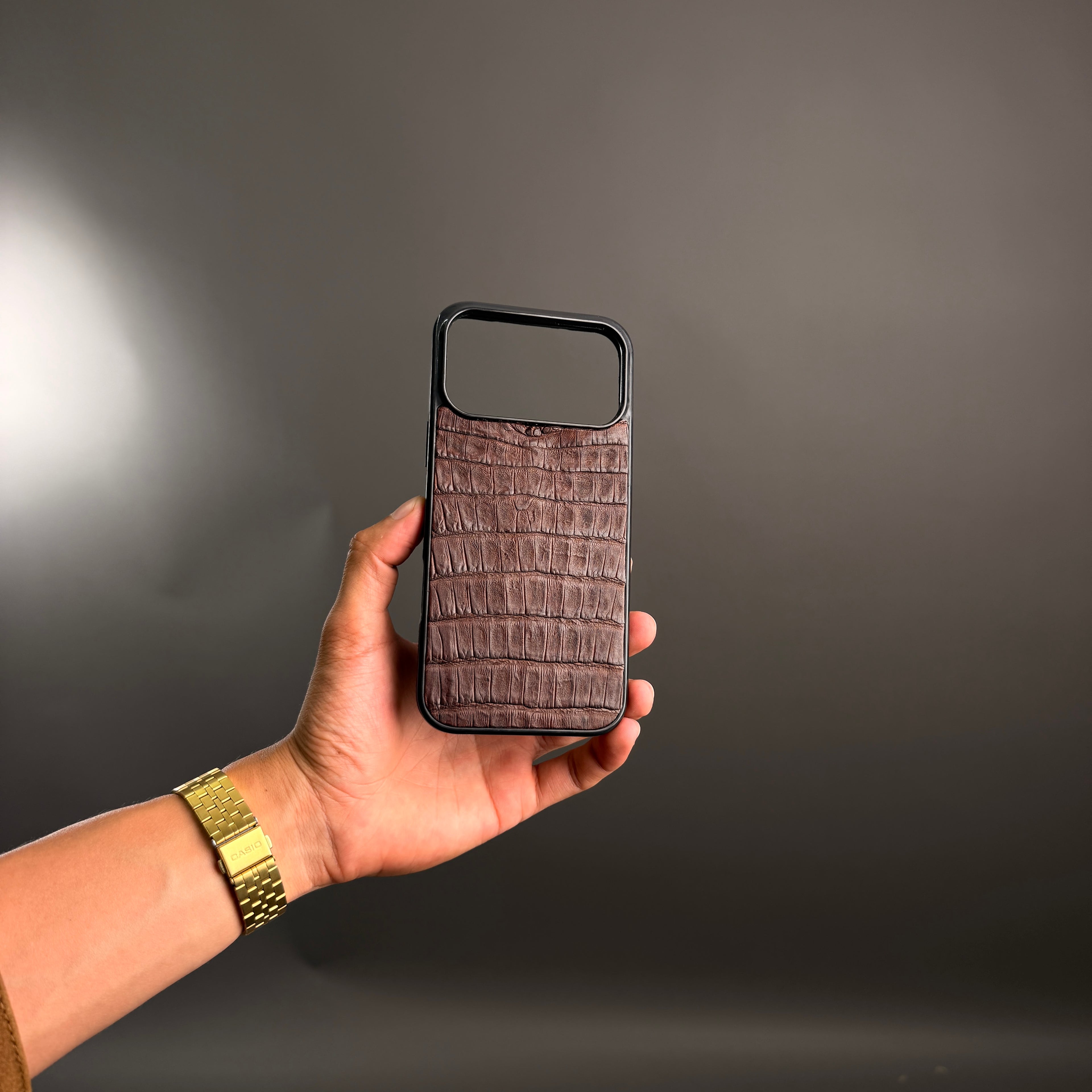FUNDA EN PIEL DE CAIMAN