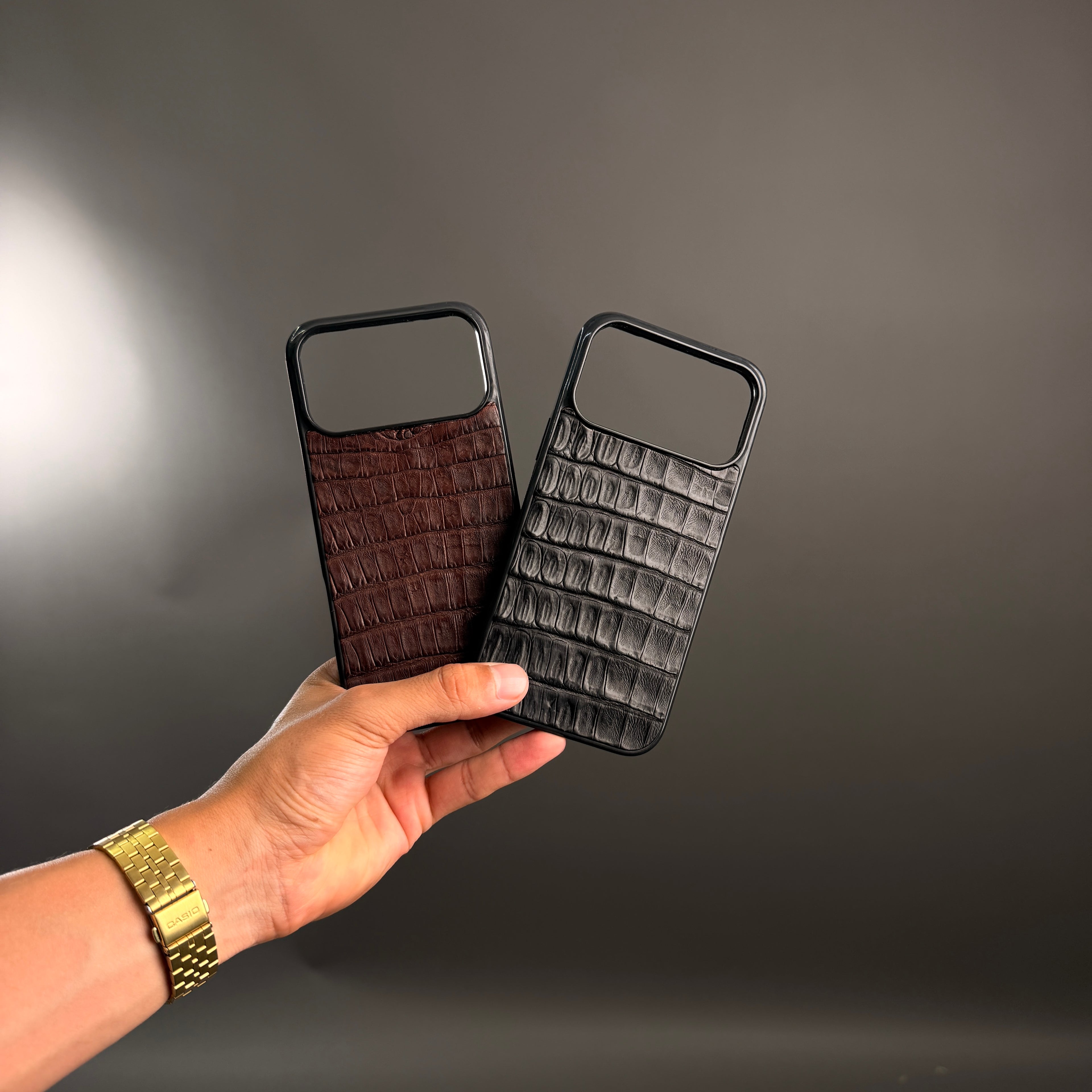 FUNDA EN PIEL DE CAIMAN