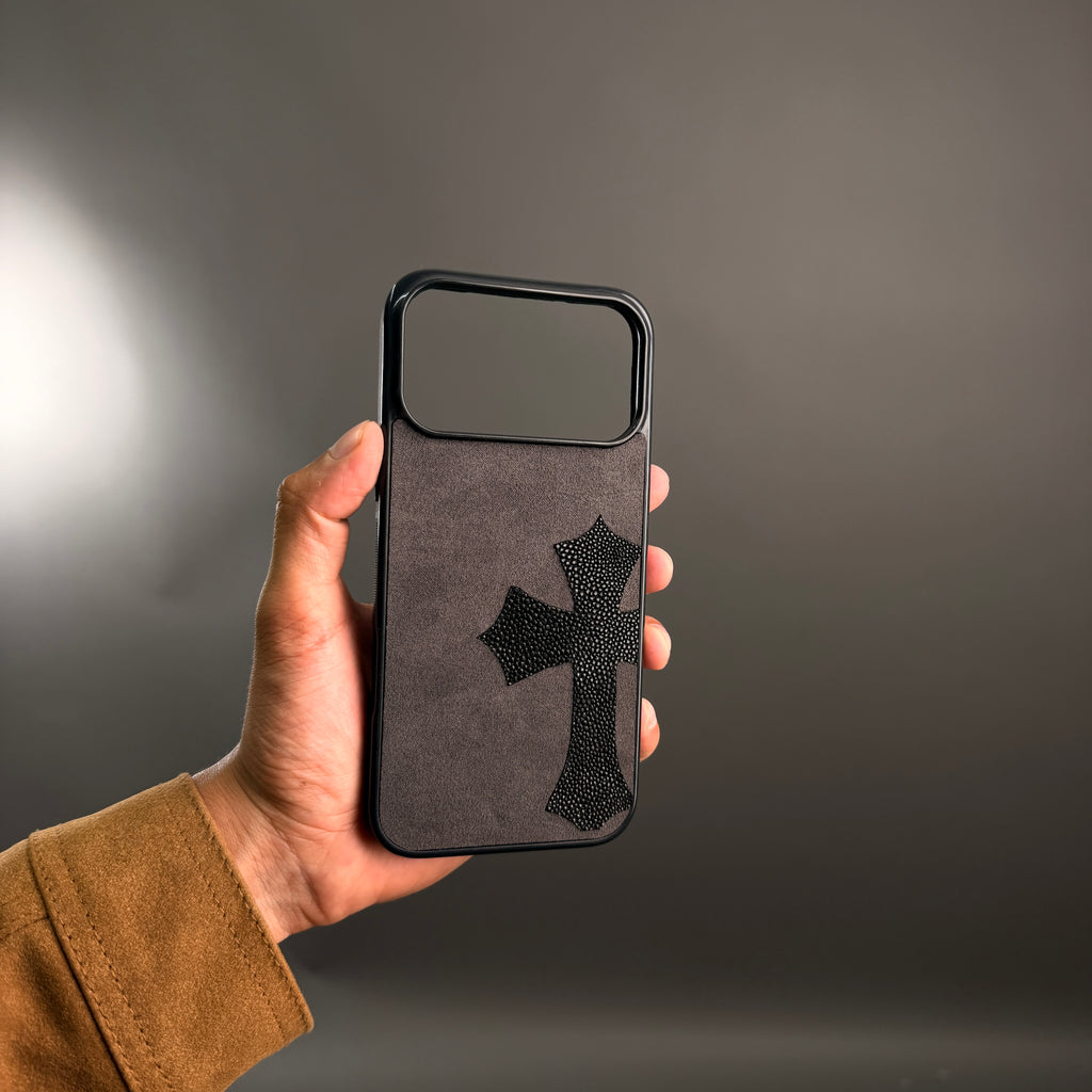 FUNDA PARA IPHONE EN PIEL CON CRUZ EN PIEL DE MANTARRAYA ORIGINAL